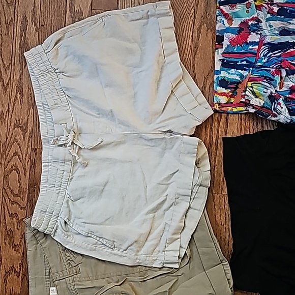 Bundle of 5 pairs of shorts - Picture 3 of 6